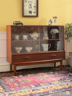 アンティーク家具  スッキリしたデザインがおしゃれなショーケース、北欧スタイルのビンテージキャビネット