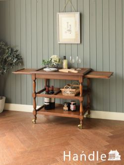 アンティーク家具 アンティークのワゴン・トローリー 天板がガラスになったおしゃれな英国アンティーク、ワインボトルが収納できる実用的なトローリーワゴン