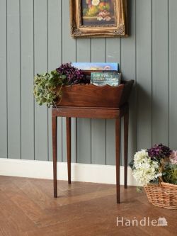 アンティーク家具 マガジンラックおしゃれ 美しいテーパードレッグの持ち運びできる雑誌収納、英国アンティークのスタンド付きのマガジンラック