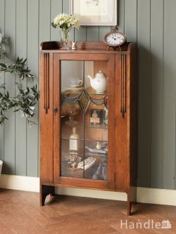 アンティーク家具 アンティークのキャビネット アールデコスタイルのおしゃれなアンティーク飾り棚、ステンドグラス扉がカッコいいショーケース