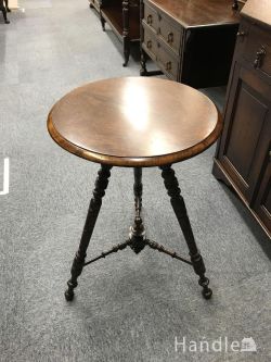 到着予定商品  アンティーク テーブル