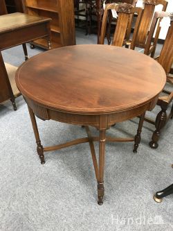 到着予定商品  アンティーク　ティーテーブル