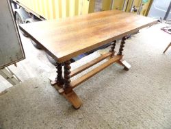 到着予定商品  リフェクトリテーブル