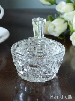 アンティーク雑貨 アンティーク 雑貨のガラス小物 アンティークガラスの小物入れ、イギリスの輝くガラスケース（プレスドグラス）