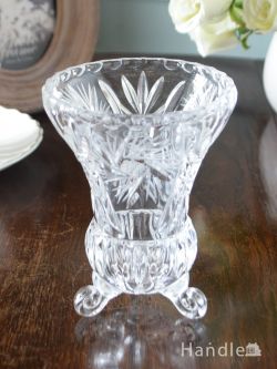 アンティーク雑貨 アンティーク花瓶 アンティークのガラス雑貨、足付きのプレスドグラスのフラワーベース