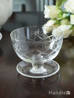 アンティーク雑貨 サラダボウル アンティーク イギリスのアンティーク食器、脚が付いたプレスドグラスのデザートグラス