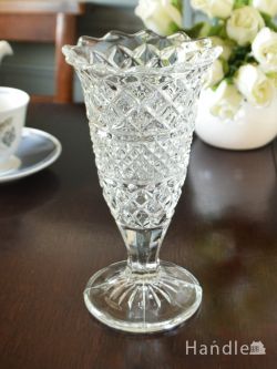 アンティーク雑貨 アンティーク花瓶 アンティークガラスのフラワーベース、イギリスのプレスドグラスの花瓶