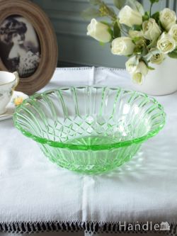 アンティーク雑貨 サラダボウル アンティーク アンティークガラスの食器、イギリスから届いたグリーン色のガラスのボウル