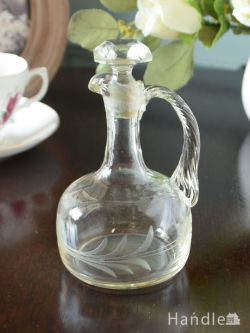 アンティーク雑貨 ジュエリーボックスアンティーク アンティークのガラスの雑貨、小さくて可愛いガラスのフタ付きボトル