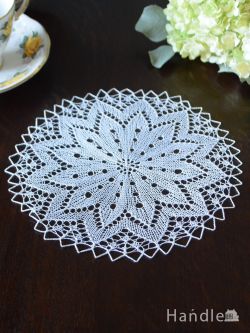 アンティーク雑貨 ドイリー・クロス フランスで見つけたアンティーク雑貨、お花の形の華やかなドイリーレース
