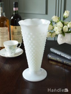 アンティーク雑貨 アンティーク花瓶 アンティークのミルクガラスの花器、型押し模様が可愛いフラワーベース