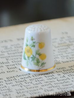 アンティーク雑貨 アンティーク食器 イギリスのアンティーク雑貨、黄色いお花の陶器製のシンブル（指貫）