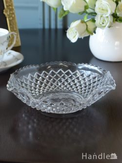 アンティーク雑貨 アンティーク食器 アンティークのガラスのプレート、お花のように華やかなプレスドグラス