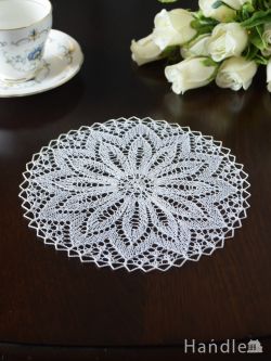 アンティーク雑貨 ドイリー・クロス フランスで見つけたアンティーク雑貨、まるでお花が咲いているようなハンドメイドのドイリーレース