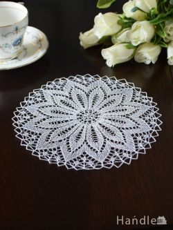 アンティーク雑貨 ドイリー・クロス フランスで見つけたアンティーク雑貨、お花の模様が華やかなドイリーレース