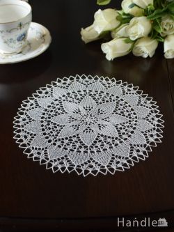 アンティーク雑貨 ドイリー・クロス フランスで見つけたアンティーク雑貨、お花の形の華やかなドイリーレース
