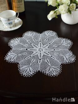 アンティーク雑貨 ドイリー・クロス フランスのおしゃれなアンティーク雑貨、お花の形の華やかなドイリーレース