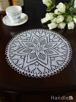 アンティーク雑貨 ドイリー・クロス フランスで見つけたアンティーク雑貨、お花の形の華やかなドイリーレース