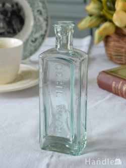 アンティーク雑貨 アンティーク ガラスボトル アンティークのおしゃれなガラスボトル、エンボス入りのガラス瓶（CECIL WOOD）