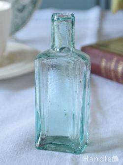アンティーク雑貨 アンティーク ガラスボトル アンティークのおしゃれなガラスボトル、淡い色のきれいなガラス瓶