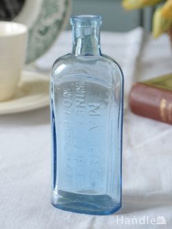 アンティーク雑貨 アンティーク ガラスボトル アンティークのおしゃれなガラスボトル、エンボス入りのガラス瓶（MASON'S WINE ESSENCES NOTTINGHAM）