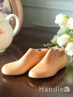 アンティーク雑貨 アンティークオブジェ アンティークの木靴型、 イギリスで見つけた可愛い子ども靴の木型