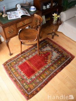 アンティーク雑貨 トライバルラグ・トルコ絨毯 ビンテージのおしゃれな絨毯、トルコクルシェヒルの一点もののトライバルラグ 