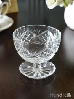 アンティーク雑貨 サラダボウル アンティーク イギリスのアンティークガラスの食器、脚付きのプレスドグラスのデザートグラス