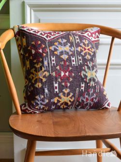 アンティーク雑貨 ドイリー・クロス Scorpion（サソリ）モチーフがおしゃれなオールドキリムのクッションカバー