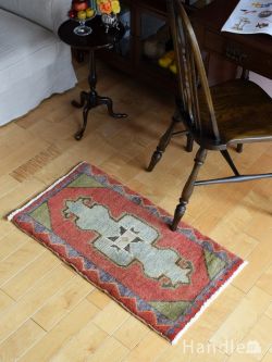 アンティーク雑貨 アンティーク 布製の雑貨 トルココンヤのおしゃれな絨毯、1点もののビンテージのトライバルラグ