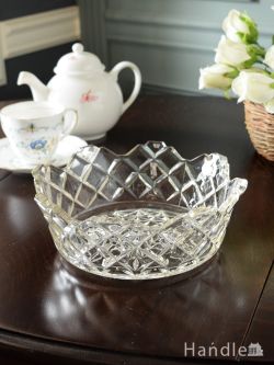 アンティーク雑貨 アンティーク食器 アンティークガラスのお花のかたちのような食器、イギリスから届いたプレスドグラスのガラスのボウル