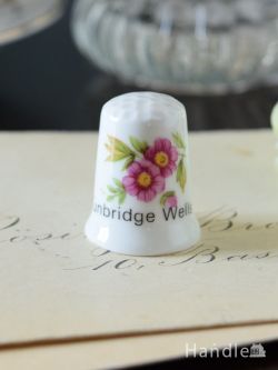 アンティーク雑貨 アンティーク食器 イギリスのアンティーク雑貨、ピンクのお花のシンブル（Tunbridge Wells） 