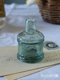 アンティーク雑貨 アンティーク ガラスボトル アンティークガラスの小さな雑貨、丸い形のヴィクトリアンインク瓶