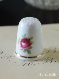 アンティーク雑貨 アンティーク食器 イギリスのアンティーク雑貨、小さな薔薇が描かれたシンブル(指貫)