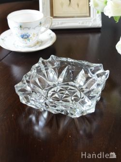 アンティーク雑貨 トレイアンティーク 英国のおしゃれな灰皿、きらきら美しいプレスドグラスのアッシュトレイ