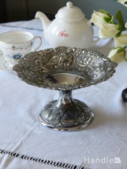 アンティーク雑貨  フランスから届いたアンティークの食器、華やかな模様の浮き彫りが美しいピューターのコンポート