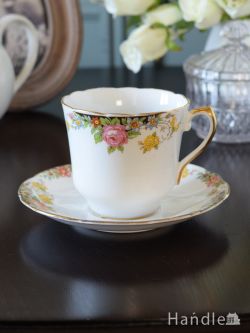 アンティーク雑貨 アンティーク食器 イギリスのおしゃれなアンティーク食器、お花柄の美しいカップ＆ソーサー