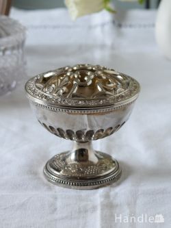アンティーク雑貨  イギリスのアンティーク花器、シルバープレートの花留め具が付いたフラワーベース