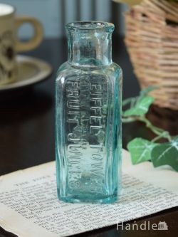 アンティーク雑貨 アンティークビン・香水瓶 イギリスで見つけたアンティークガラスボトル、エンボス入りのフルーツジュース瓶（ EIFFEL TOWER FRUIT JUICES BOTTLES）