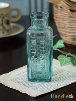 アンティーク雑貨 アンティークビン・香水瓶 イギリスのガラスボトル 、アンティークのフルーツジュース瓶（EIFFEL TOWER FRUIT JUICES BOTTLES）