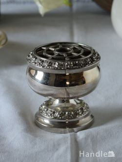 アンティーク雑貨 アンティーク花瓶 イギリスのアンティーク花器、シルバープレートの花留め具が付いたフラワーベース（ポージーボール）