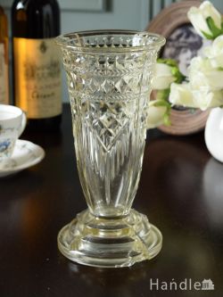 アンティーク雑貨 アンティーク花瓶 アンティークガラスのフラワーベース、イギリスのプレスドグラスの花瓶