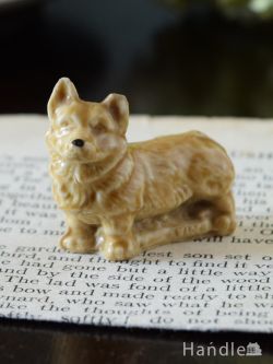 アンティーク雑貨 アンティークオブジェ イギリスWADE社のビンテージ陶器、Whimsiesのフィギア（犬）