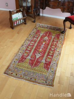 アンティーク雑貨 トライバルラグ・トルコ絨毯 ビンテージのおしゃれな絨毯、ランプの模様が華やかに描かれたアナトリアのトライバルラグ