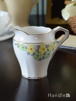 アンティーク雑貨 アンティーク食器 イギリスのアンティーク食器、爽やかなイエローとグリーン色でお花の模様が描かれたミルクポット