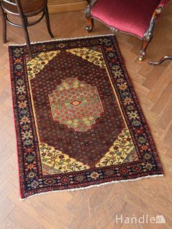アンティーク雑貨 トライバルラグ・トルコ絨毯 ビンテージのペルシャ絨毯、美しい草花が描かれたビジャーのオールドペルシャ