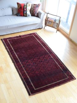 アンティーク雑貨 トライバルラグ・トルコ絨毯 バルーチのおしゃれなビンテージ絨毯、落ち着いた赤い色×幾何学模様のトライバルラグ 