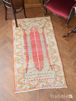 アンティーク雑貨 トライバルラグ・トルコ絨毯 ビンテージのおしゃれな絨毯、アナトリアの華やかなデザインのトライバルラグ