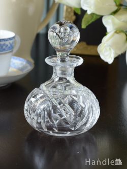 アンティーク雑貨 アンティークビン・香水瓶 イギリスアンティークガラスの香水瓶、プレスドグラスの美しいフレグランスボトル