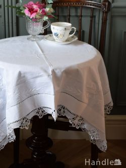 アンティーク雑貨 ドイリー・クロス フランスで見つけたアンティークのクロス、クローバー刺繍がおしゃれなテーブルクロス